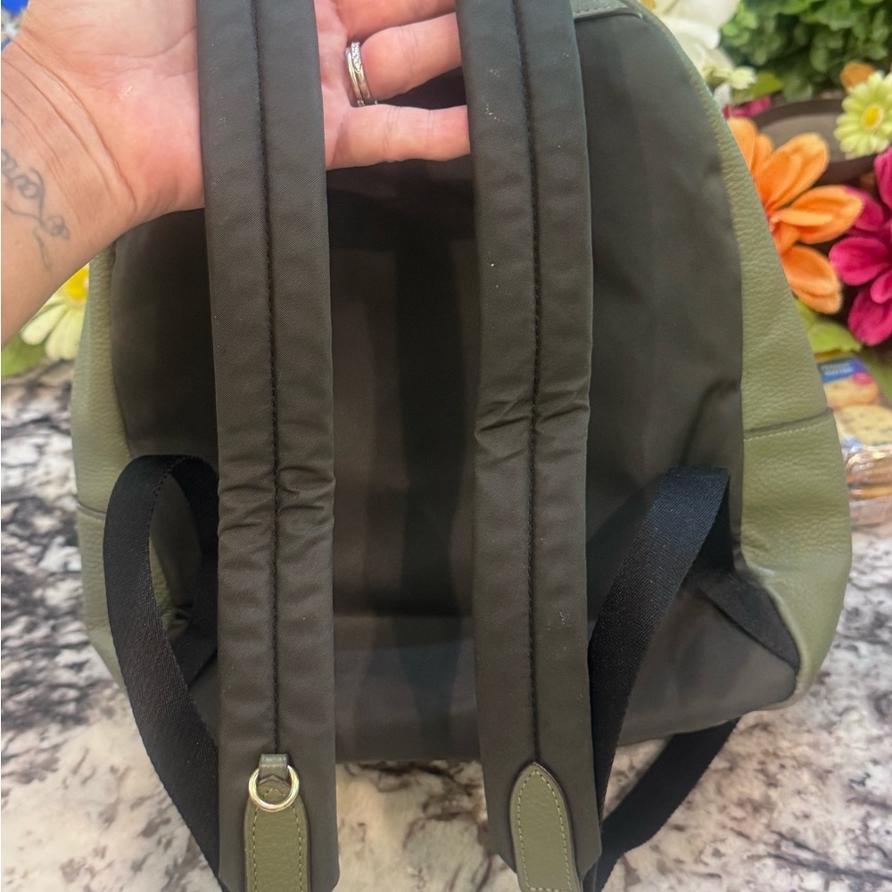๐ฅ Authentic Coach Charlie Pebbled Leather Backpack Size 12x10x3.75in Olive Green - Picture 5 of 6